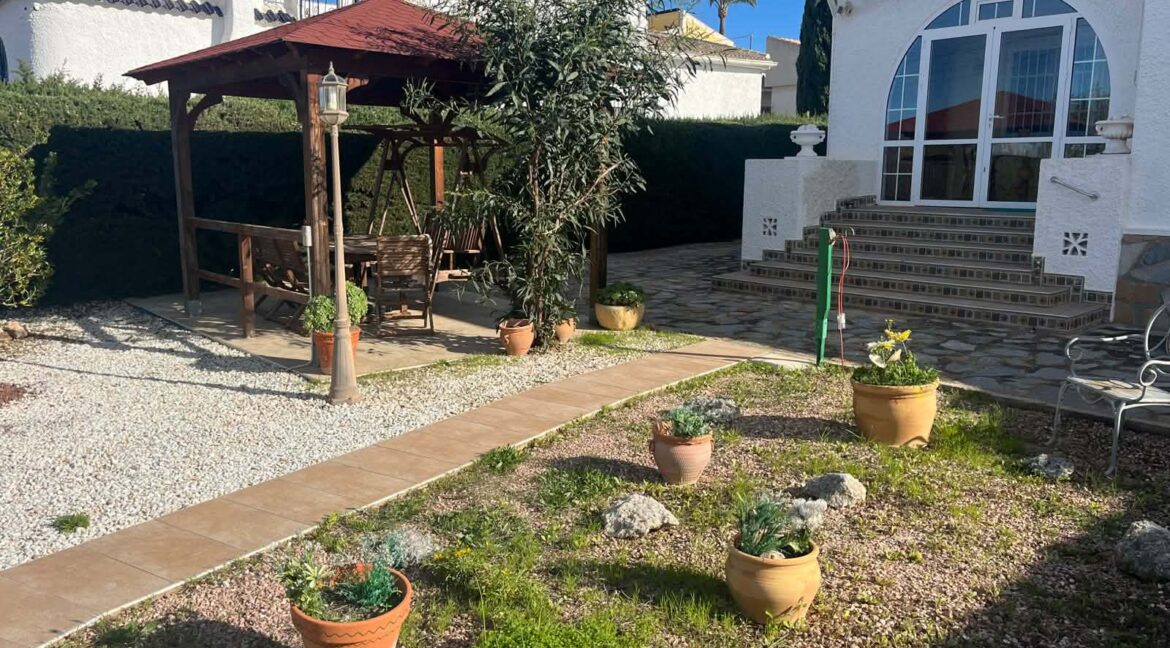 a8d3ba00-586f-4b51-ac76-e0a3b86f19ce