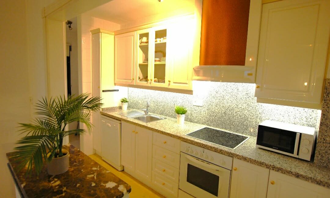 e98e7f77-67d8-4b25-8534-ed2b8a356e02